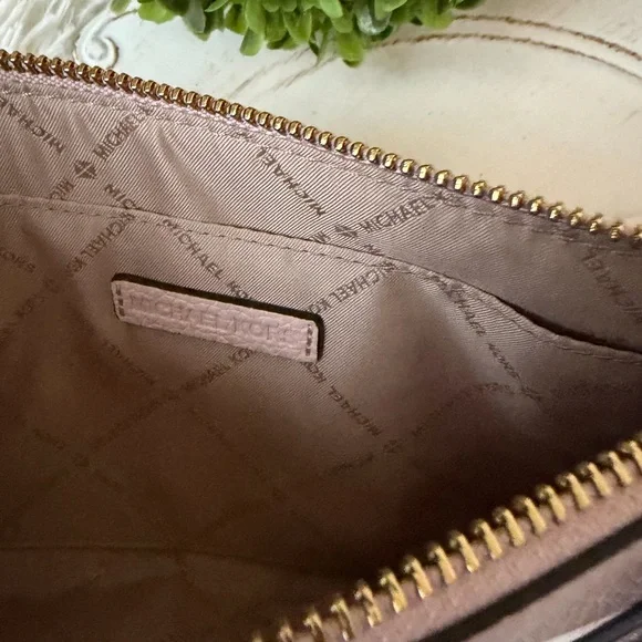 Michael Kors Blush Pink Pebbled Leather Wristlet Clutch with Gold Logo - Picture 8 of 9